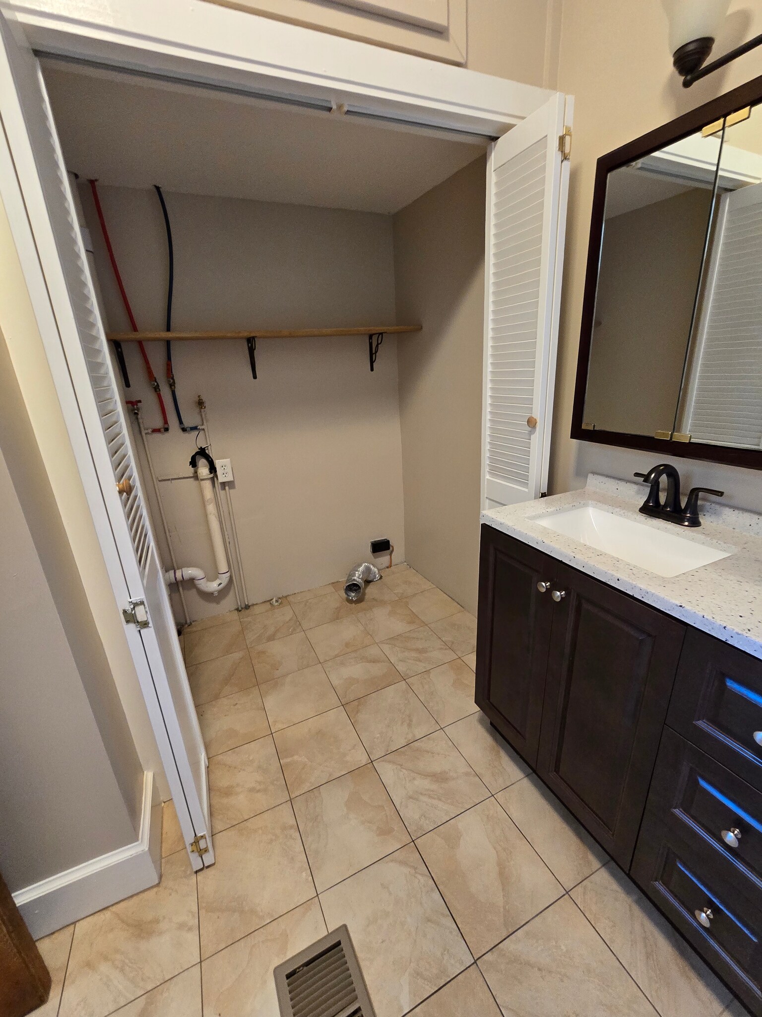 Washer & Dryer Hookups - 281 Pembroke St