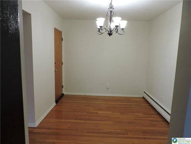 Building Photo - 434 N Leh St