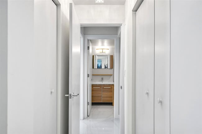 Building Photo - 1880 S Ocean Dr