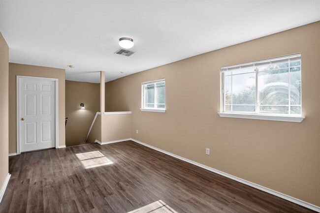 Building Photo - 1516 Anise Dr