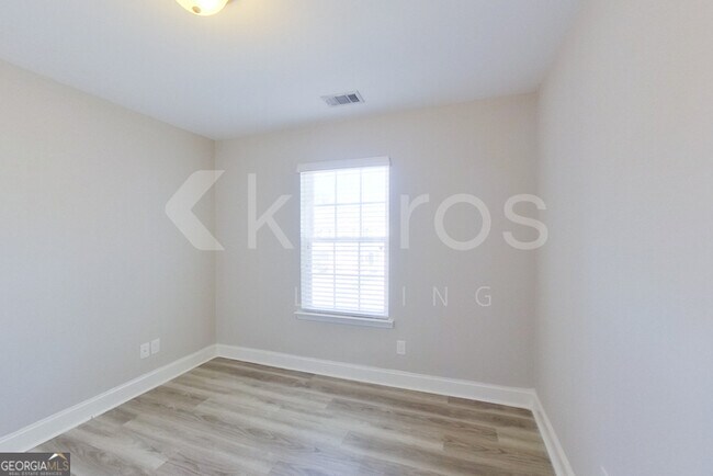 Building Photo - 106 Regis Way