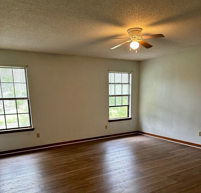 Building Photo - 109 Dominica Way