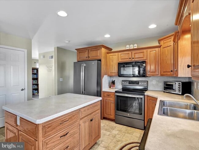 Building Photo - 405 Millbach Rd