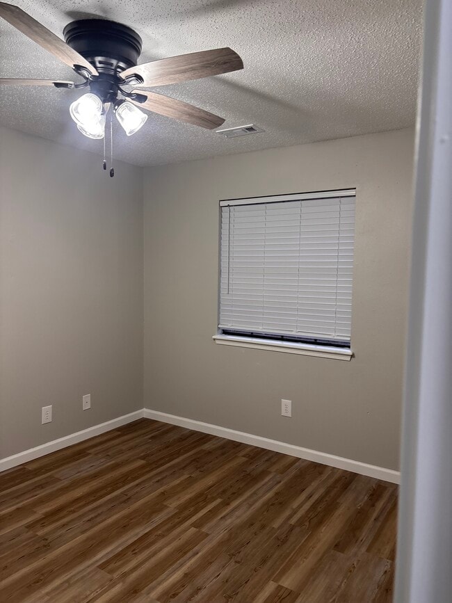 Building Photo - 3402 W Center St