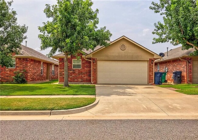 Building Photo - Gorgeous 3 bedroom 2 Bath and 2 Car Home in the Heart of Yukon