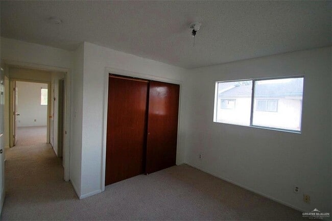 Building Photo - 11 E 6th St