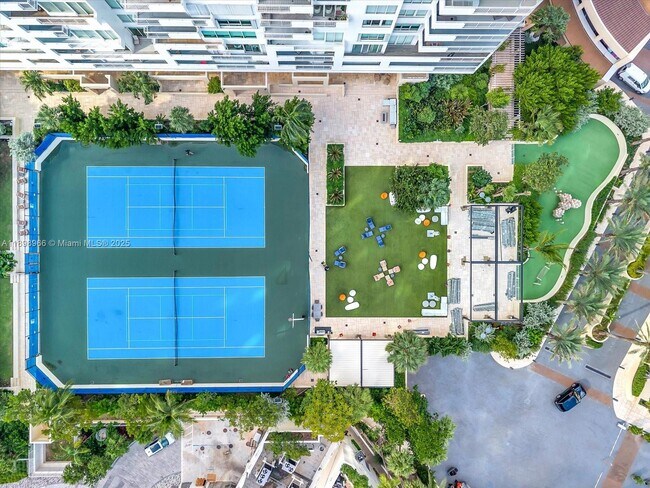 Building Photo - 400 South Pointe Dr