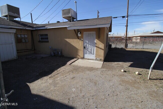 Building Photo - 8903 Old County Dr