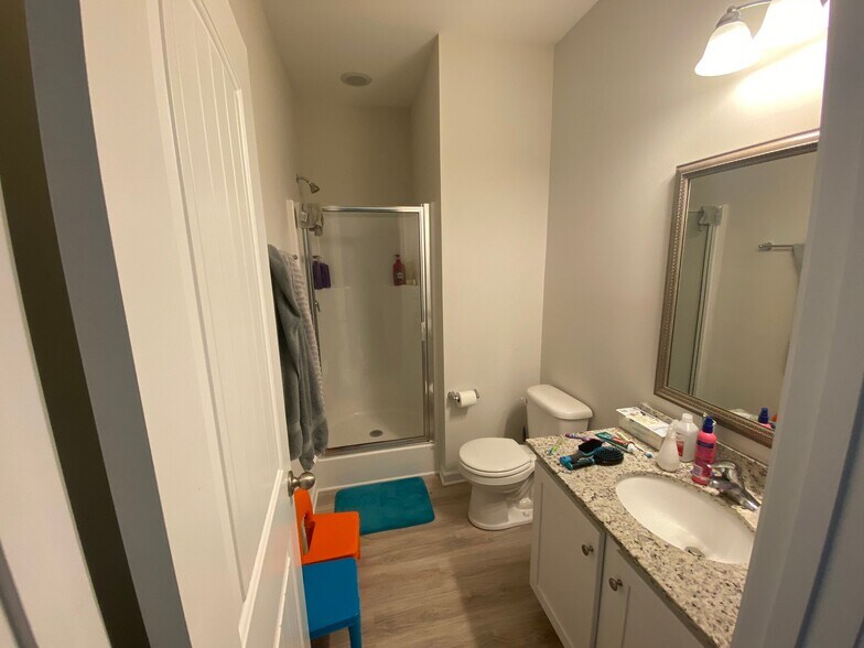 Building Photo - 1112 Sapphire Dr