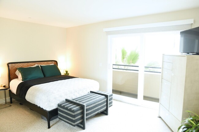 Building Photo - OCEAN VIEWS - 2BD/2.5BA Condo in the Heart of Oceanside
