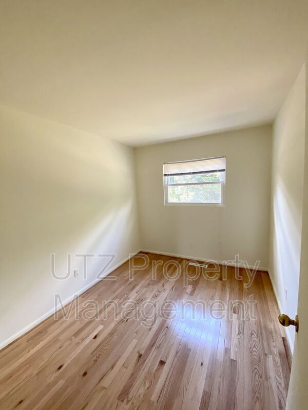 Building Photo - 722 Robinwood Dr