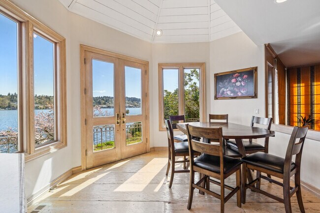 Building Photo - 6408 E Mercer Way