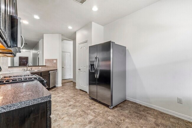 Building Photo - 8203 Loetsch Ridge Way