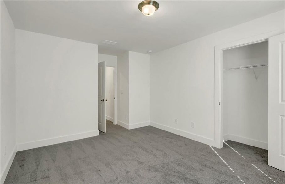 Building Photo - 1903 Plainsboro Dr