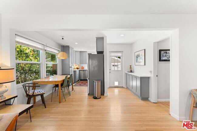 Building Photo - 1338 Montecito Cir