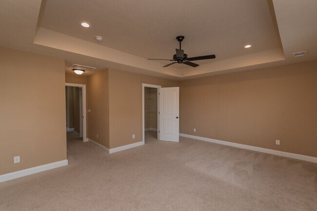 Building Photo - Like-new 4 bed/2.5 bath home for lease nea...