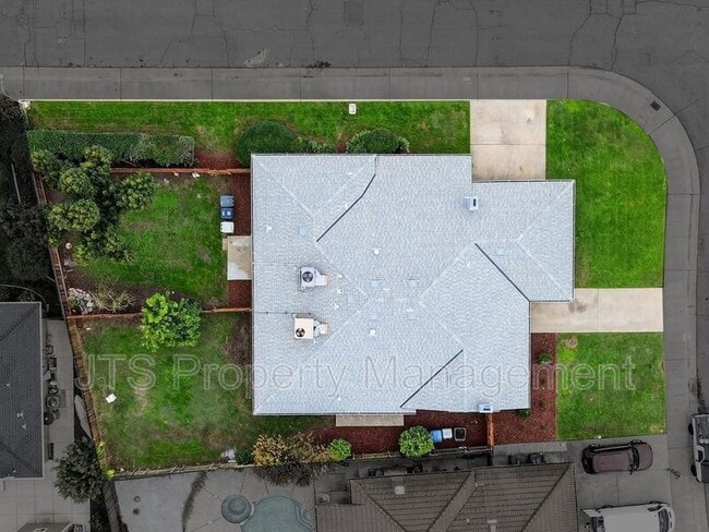 Building Photo - 728 Clipper Way