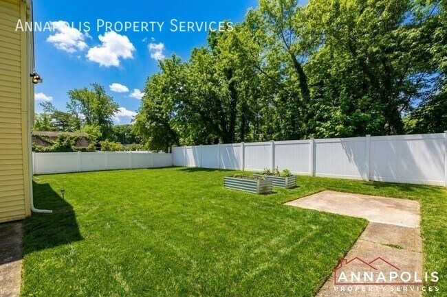 Building Photo - 1027 Springhill Way