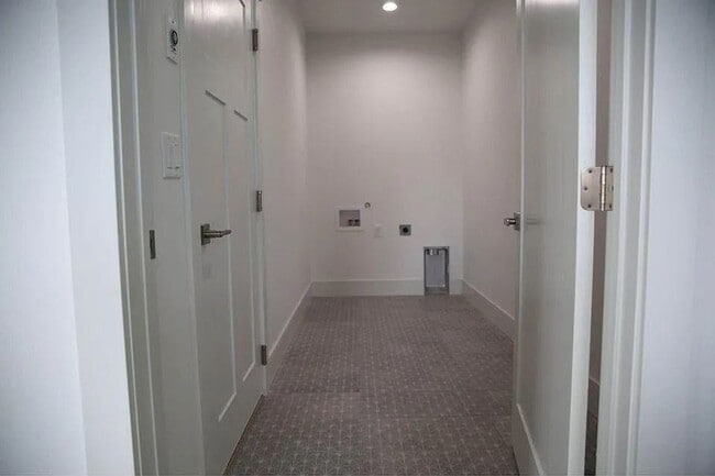 Building Photo - Modern Duplex for Rent