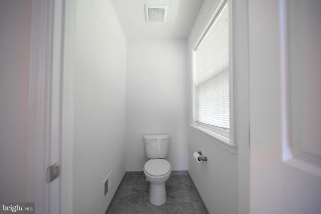 Building Photo - 7356 Tottenham Dr