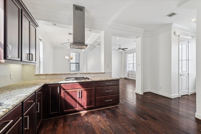 Building Photo - 830 W 19th St