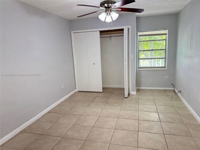 Building Photo - 9641 SW 77th Ave