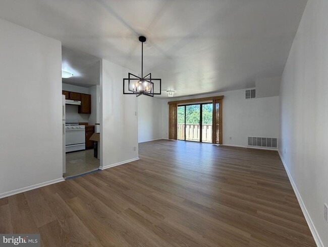 Building Photo - 716 Woodhollow Dr