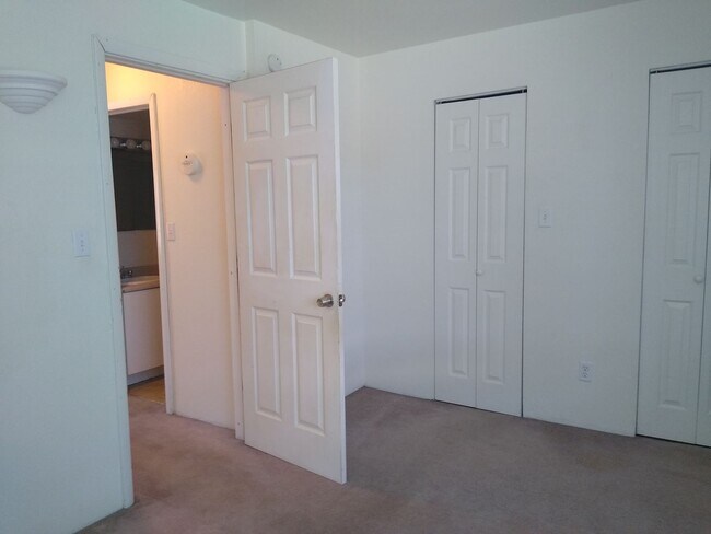 Building Photo - Fort Collins Condo for Rent – Updated and ...