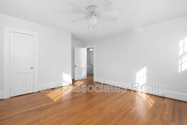 Building Photo - 1807 Sunset Dr