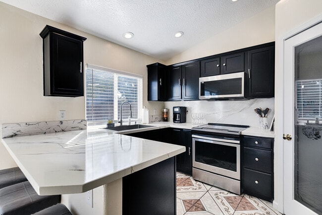 Building Photo - 14229 Shenandoah St