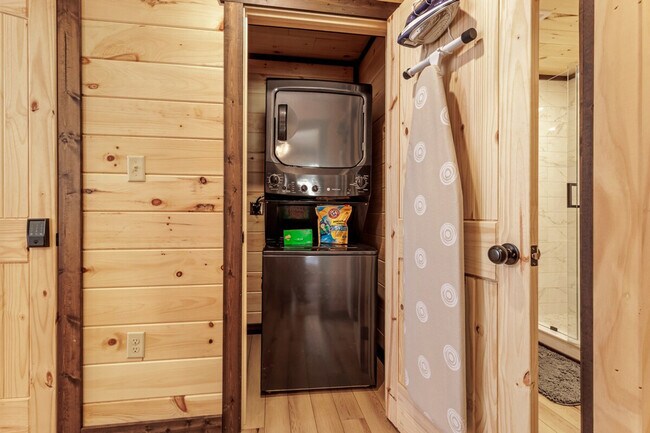 Building Photo - 2125 Rising Fawn Way