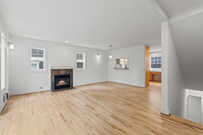 Building Photo - 910 N 74th St