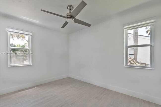 Building Photo - 15250 SW 154th Ave