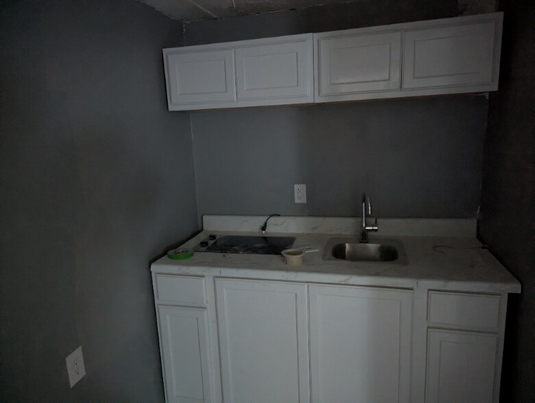 Primary Photo - 11430 Rohrman Rd