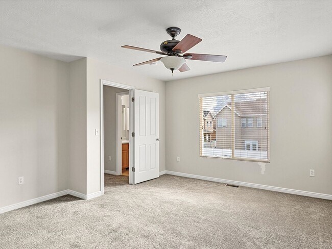 Building Photo - Newly Updated South Ogden Townhome | 3 Bed | Private Backyard | 2-Car Garage