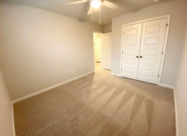 Building Photo - 4 Bed 3 Bath Single Family Home