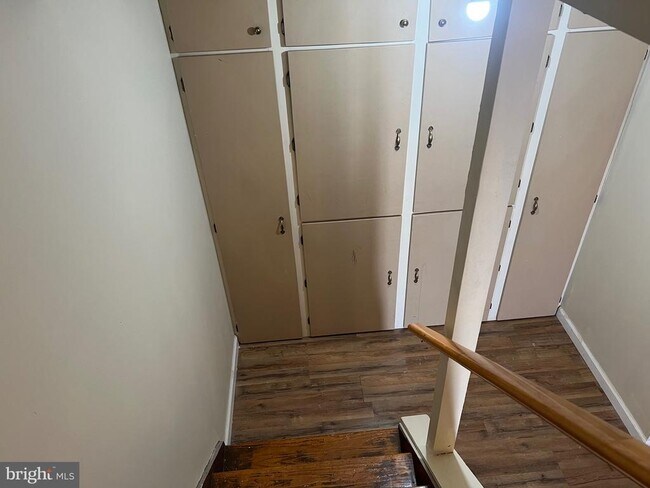 Building Photo - 16 N Pendleton Ct