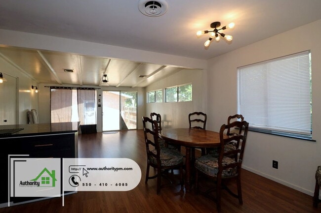 Building Photo - 1848 Shady Ln