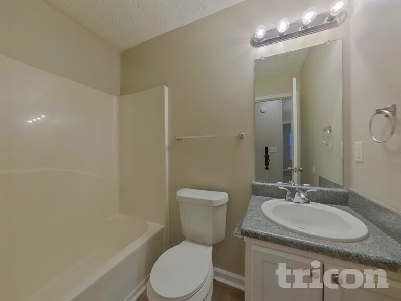 Building Photo - 915 Riley Farm Ln