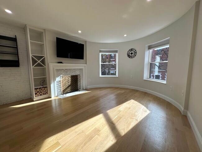 Building Photo - 111 Gainsborough St