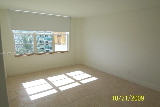 Building Photo - 5161 Collins Ave