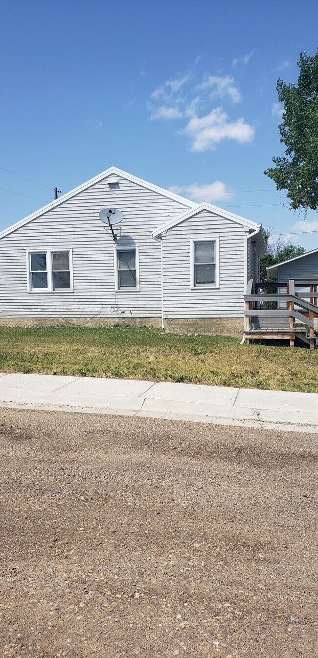 33 W 5th St S 33 W 5th St S Sunburst MT 59482 Apartment Finder