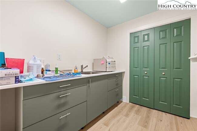 Building Photo - 610 State Farm Rd