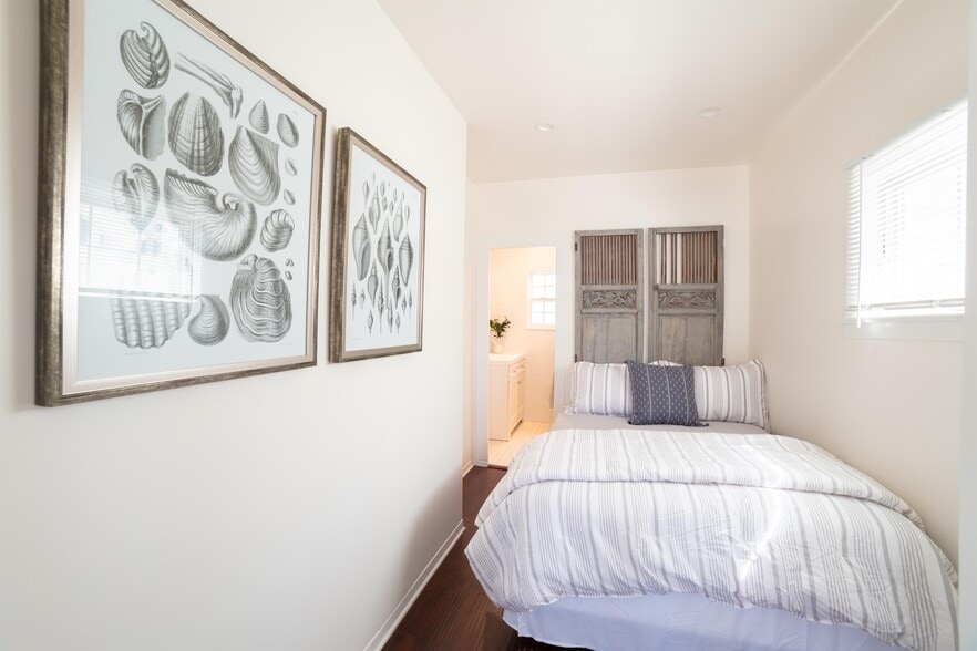 Building Photo - 2920 Manhattan Ave