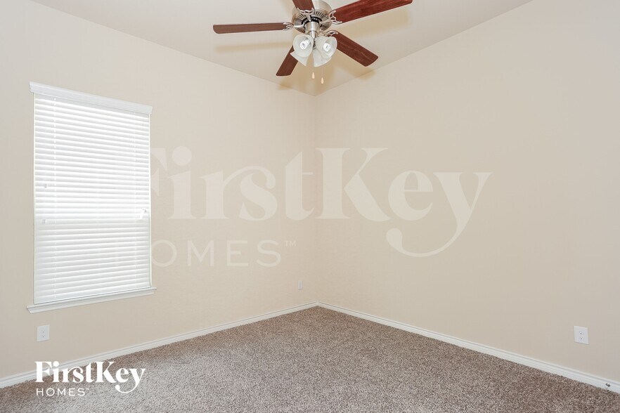Building Photo - 921 Lake Cypress Ln