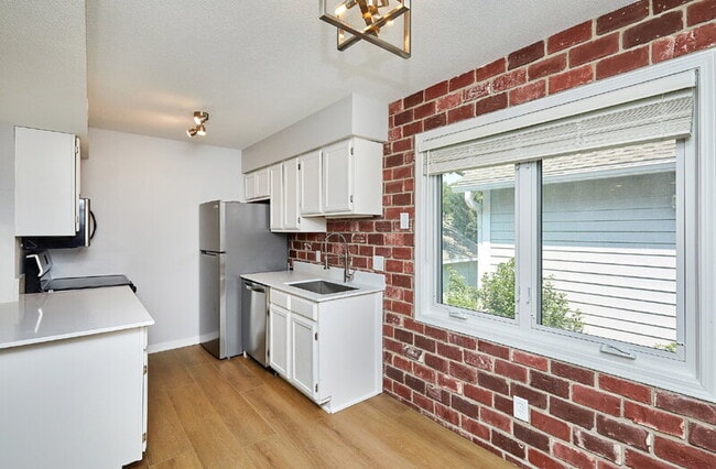 Building Photo - 5220 Boulder Dr