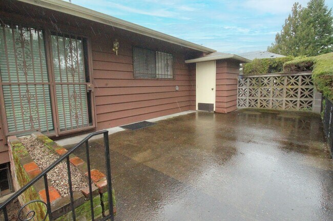 Building Photo - soudr03