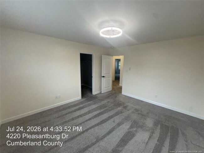 Building Photo - 4220 Pleasantburg Dr