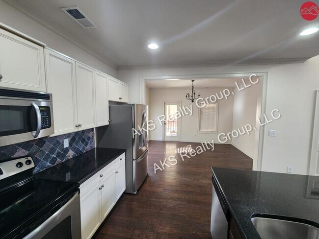 Building Photo - 4613 Riverview Dr