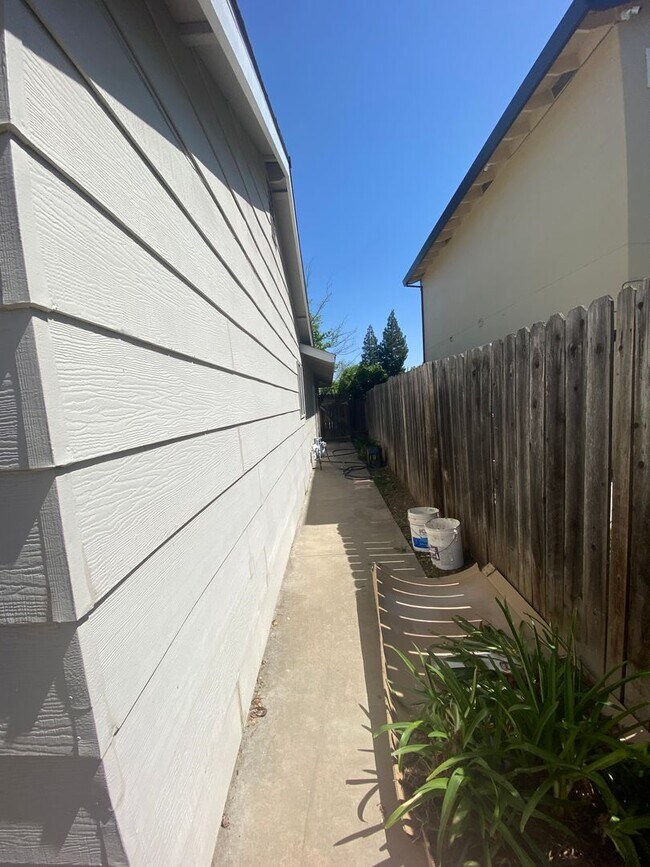 Building Photo - Great 3 Bedroom Home in Citrus Heights